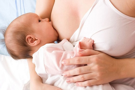 Nâng ngực nội soi có ảnh hưởng đến thiên chức làm mẹ